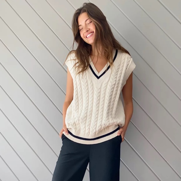 Aritzia Sunday Best Winston sweater vest M - Picture 5 of 16